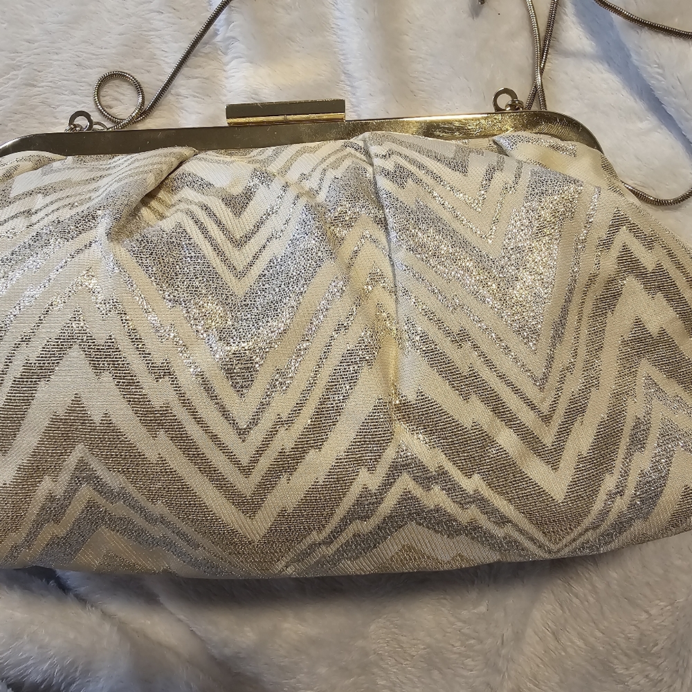 Trina Turk Metallic Gold Chevron Vintage Style Evening Bag Clutch With Chain - Picture 2 of 6